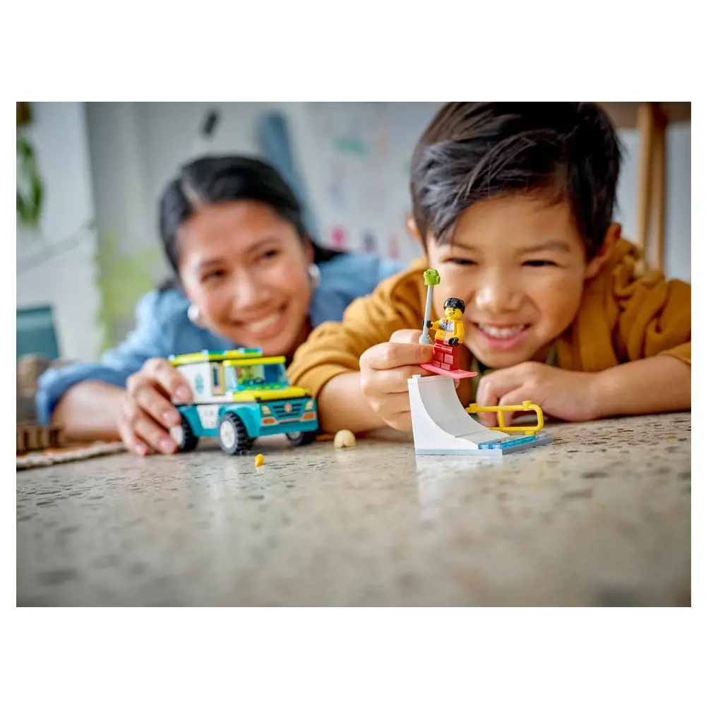 Lego Emergency Ambulance & Snowboarder 60403